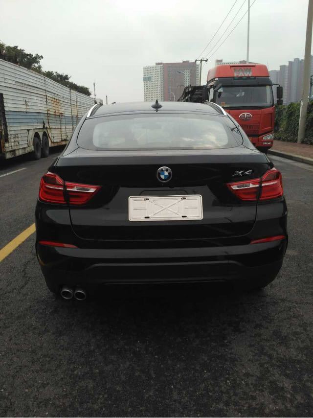 16款宝马x4搭载20l四缸双涡轮增压发动机输出功率179