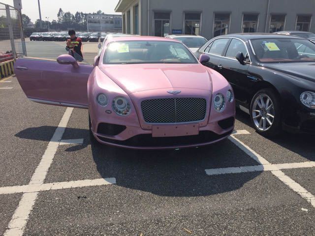 17款宾利欧陆gt 粉红色的回忆 粉色限量版多少钱