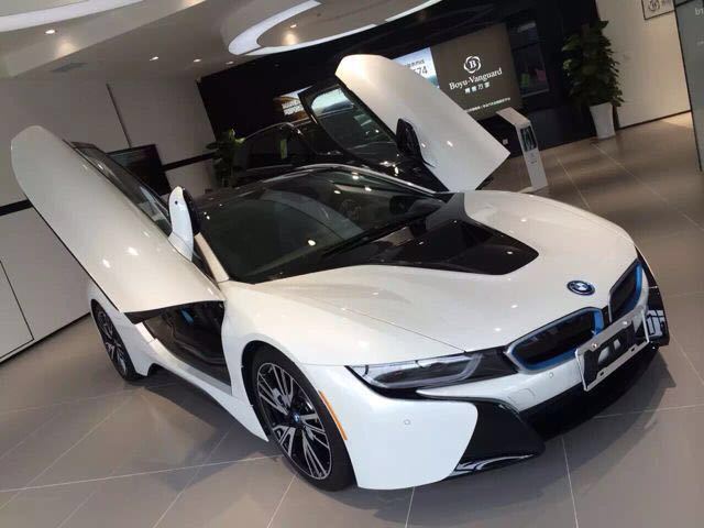 最新款宝马i8双剪刀门纯电跑车155万起