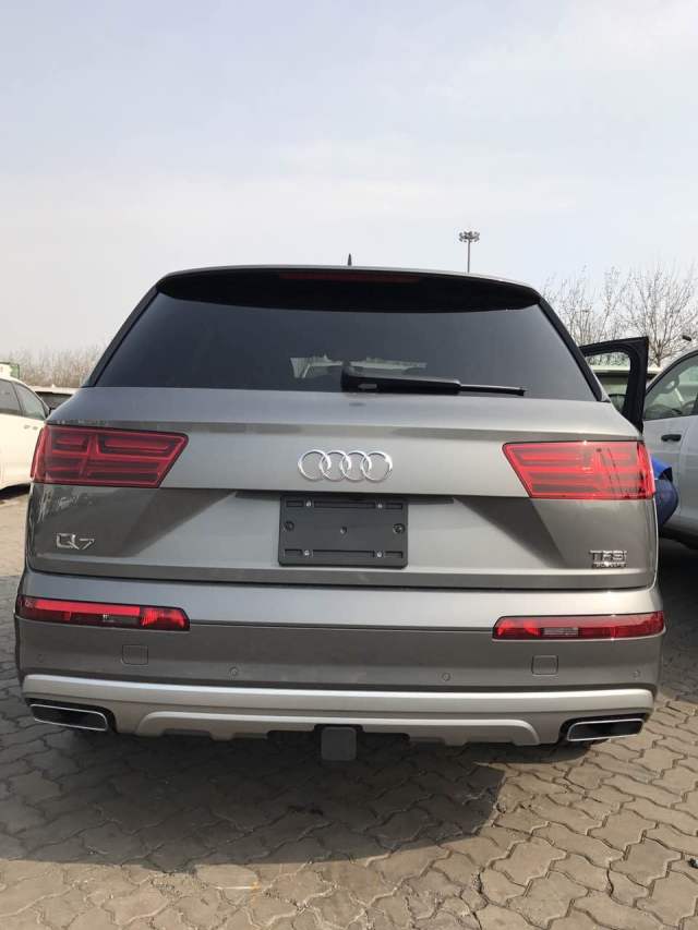 2017款奥迪q7汽油3.0t冰川白现车到港天津保税区最新报价66万