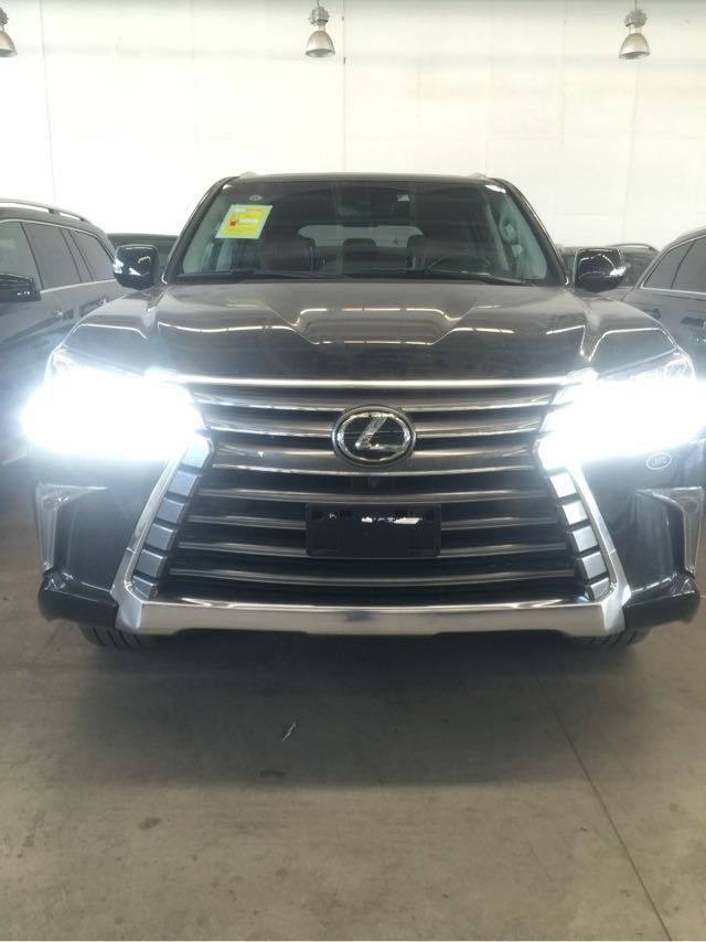 2017款雷克萨斯lx570中东版三月季末购车即送精美礼品
