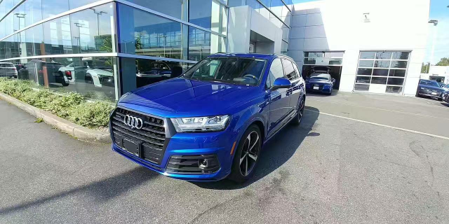 奥迪q7 17款 3.0t 科技 炫亮蓝/黑双拼内饰