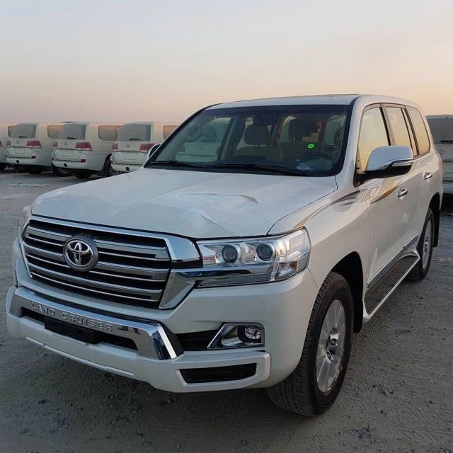 17款丰田酷路泽4600中东版,尽展婀娜身姿!