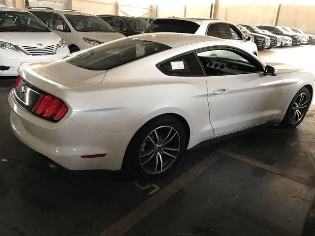 平行进口23t福特野马白色现车实拍图片