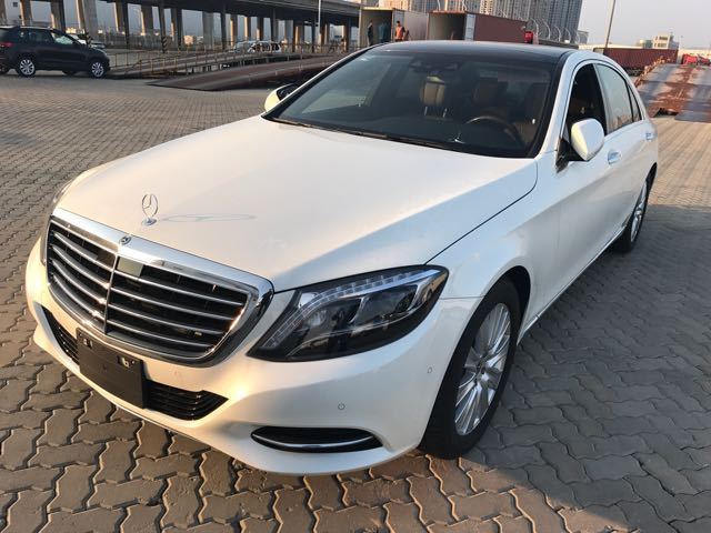 奔驰s400高级豪华轿车彰显身份的象征