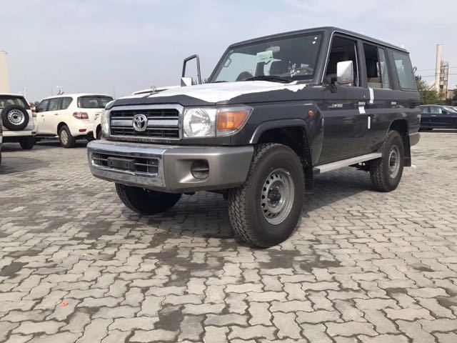 陆地巡洋舰lc76汽油40进口硬派越野车