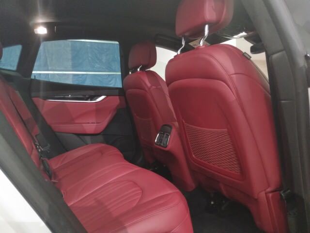 17款玛莎拉蒂莱万特加版现车红色内饰