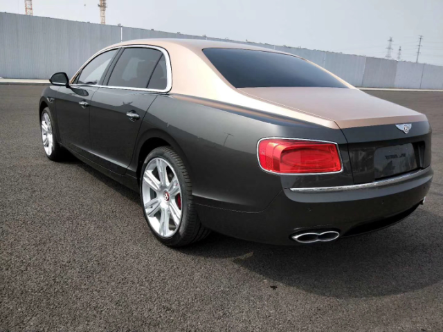 18款宾利飞驰40tv8现车黑色金色双拼颜色多少钱