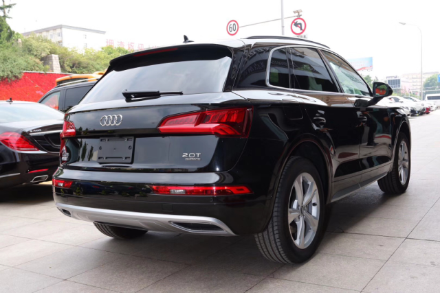 2018款奥迪q5墨版现车热卖中55万售全国