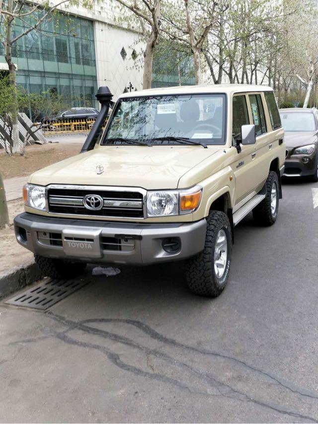 2018款中东版丰田lc76最新现车报价天津港现车当天手续有提车