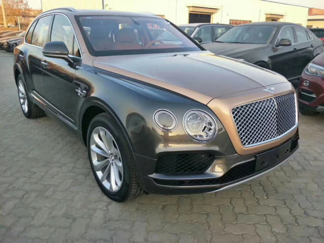 稀有双色版宾利添越多样颜色供您选择