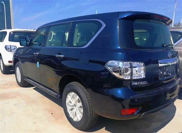 2018款日产尼桑途乐4.0 v6 豪华7座全时suv