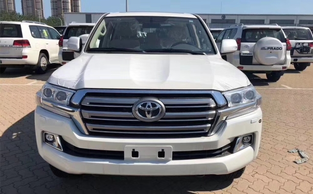 2018款兰德酷路泽4600gxr八气囊18铝轮配置详解陆巡v8现车价格