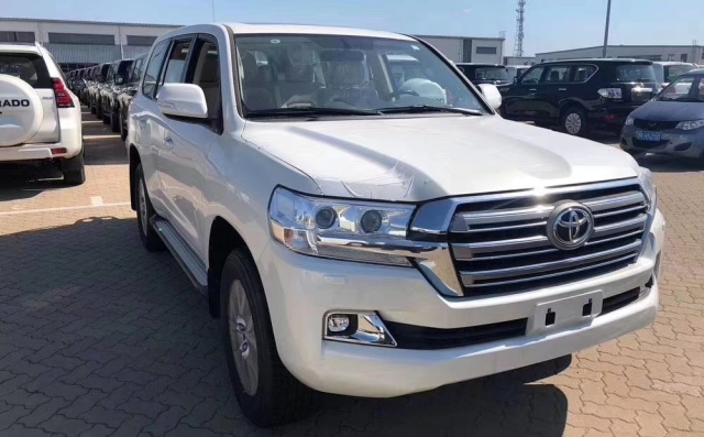 2018款兰德酷路泽4600gxr八气囊18铝轮配置详解陆巡v8现车价格