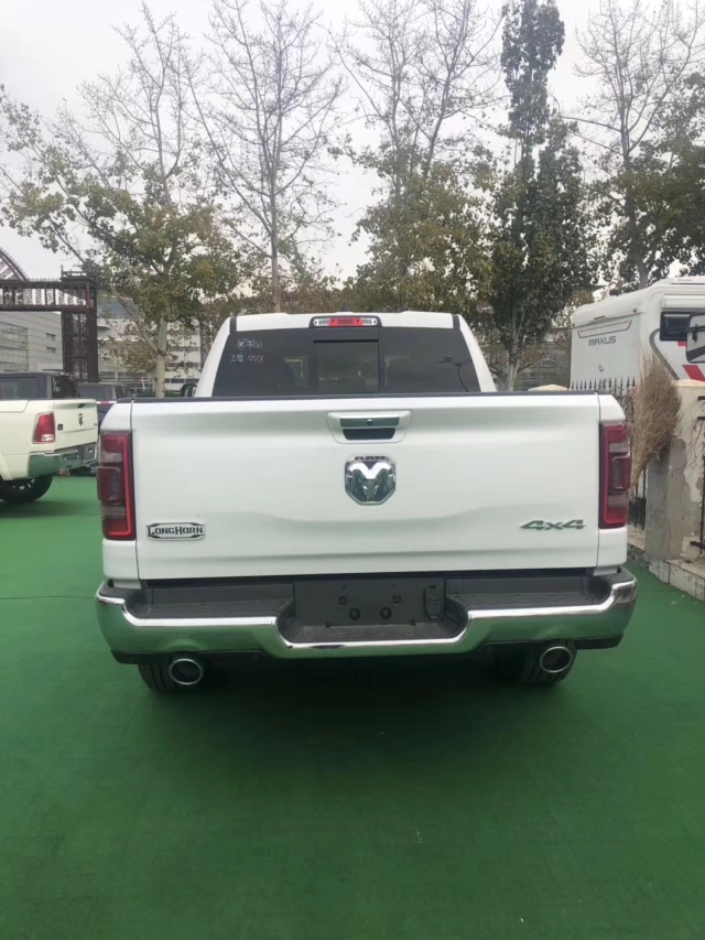 19款道奇公羊大角牛不仅外观上硬朗风范