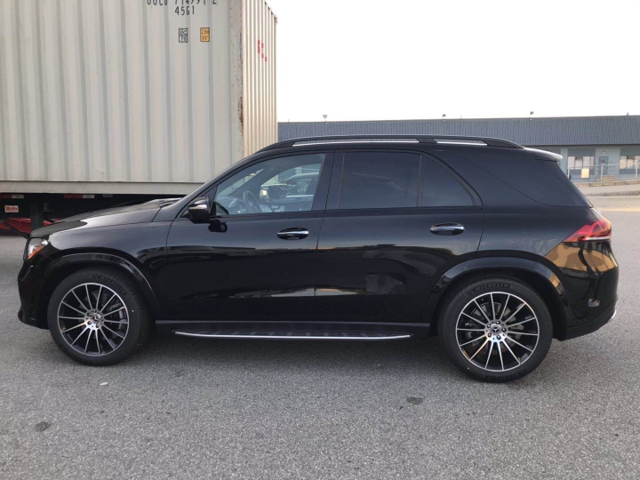 全新奔驰glc350 科技感十足 目前港口已现车