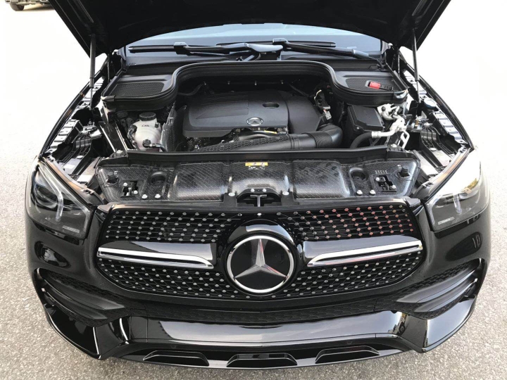 全新奔驰glc350 科技感十足 目前港口已现车