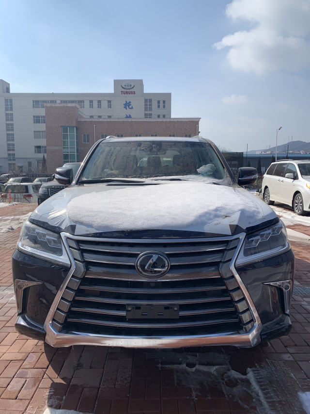 2020款顶配雷克萨斯lx570 港口现车实拍