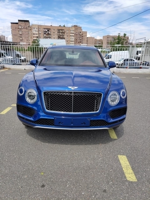 新款宾利添越亮蓝色现车升级冲量超低价