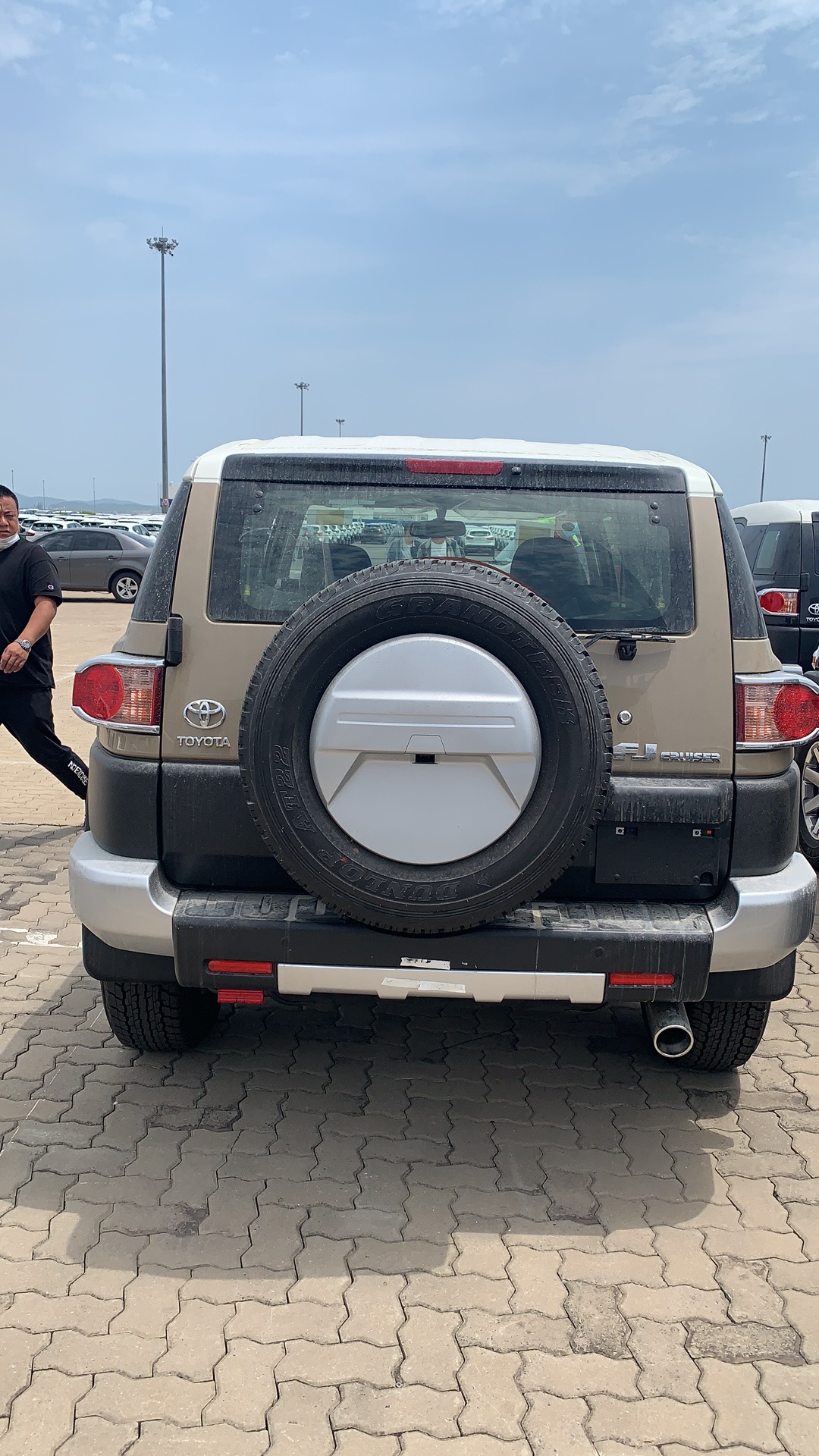 2020款丰田fj酷路泽中东版穿越沙漠无所不能