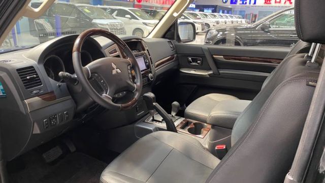 三菱帕杰罗v87三门版 现车优惠手续齐全