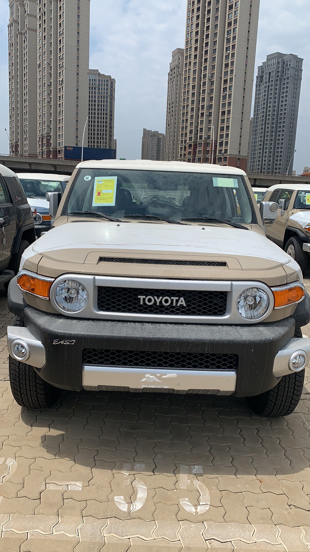 2020款丰田fj酷路泽中东版穿越沙漠无所不能