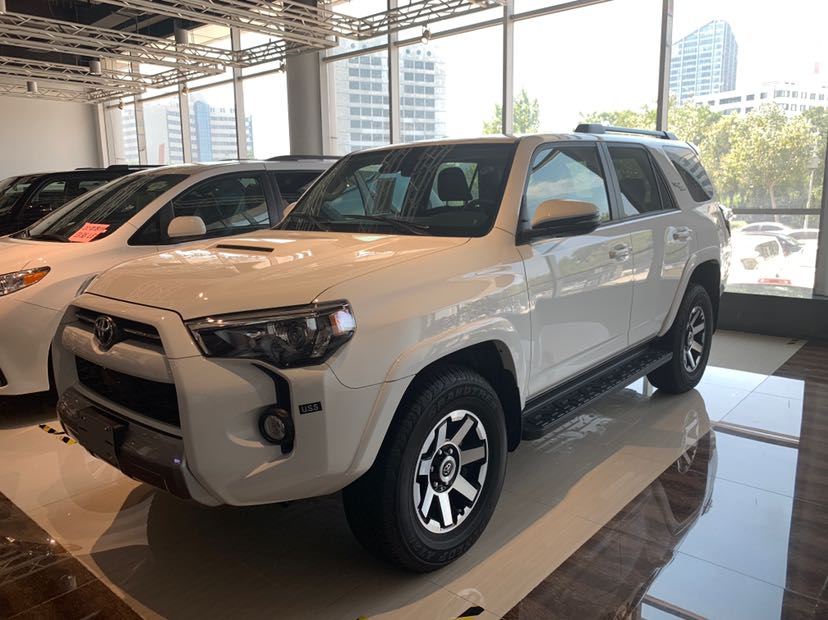 2020款丰田超霸加版津港最低价 店里实拍