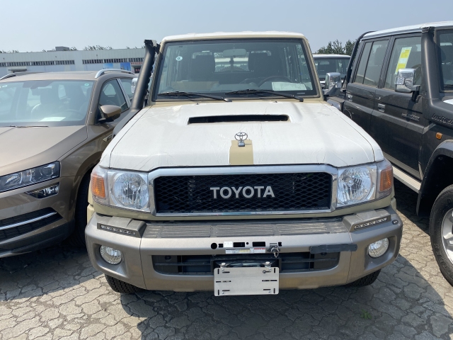 2019丰田酷路泽70系列中东版lc79柴油全地形越野皮卡