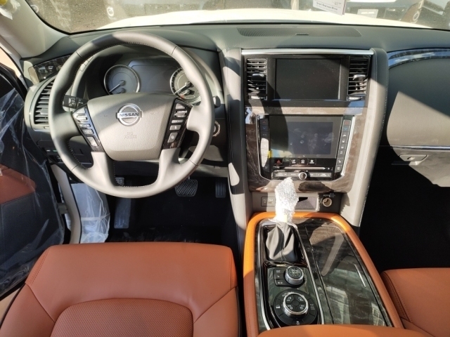 2020款日产尼桑途乐y62titanium钛金中东版霸道的价格陆巡的车身