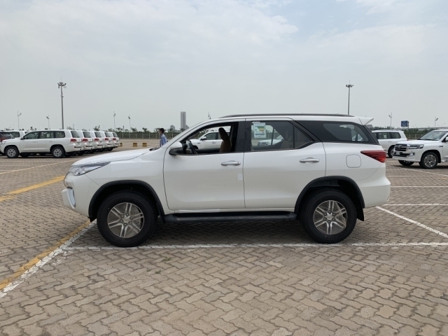 关注联系方式,添加微信,天津港平行进口行情随时掌控丰田穿越者2.