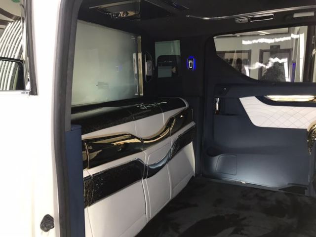 丰田埃尔法加长礼宾车5.7米现车私人定制