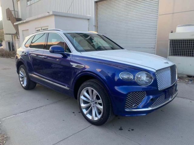 2020款宾利添越稀有双拼色suv个性十足