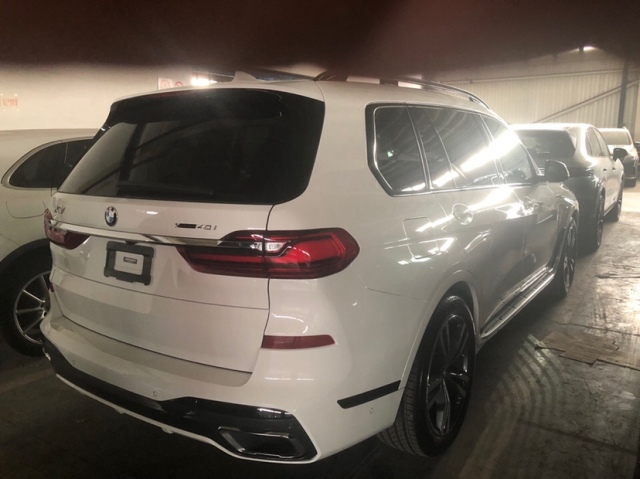 白色的宝马x7就剩一台了甩了甩了