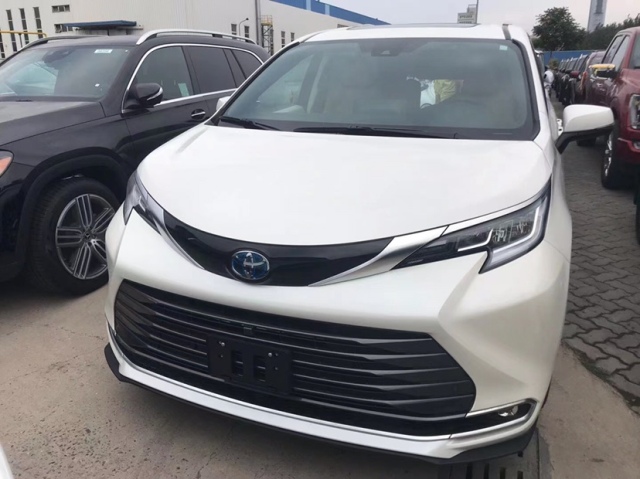 21款丰田塞纳2.5混合动力四驱首付3成提车