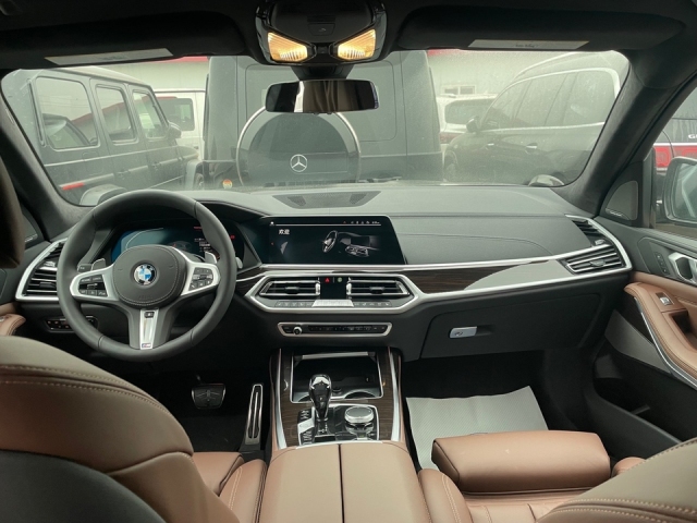 2021款宝马x7加版钜惠风暴来袭提车送礼