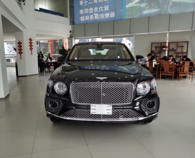 平行进口宾利添越首发限量版顶级配置稀缺颜色