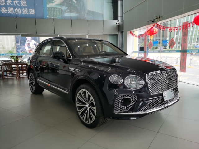 平行进口宾利添越首发限量版顶级配置稀缺颜色