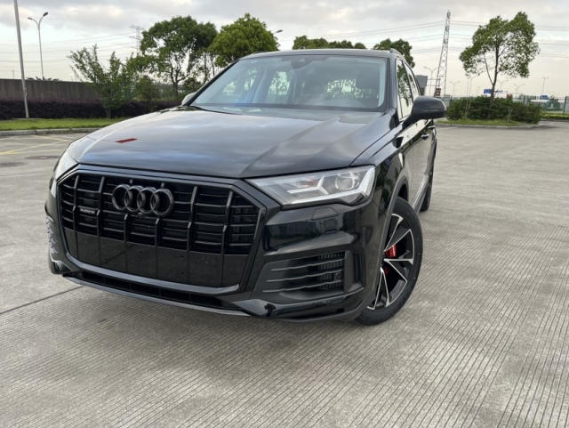 23款欧规奥迪q830黑耀高配西安50万