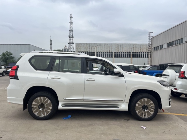 西安丰田霸道4000底挂顶配西安64万_凤凰网汽车_凤凰网