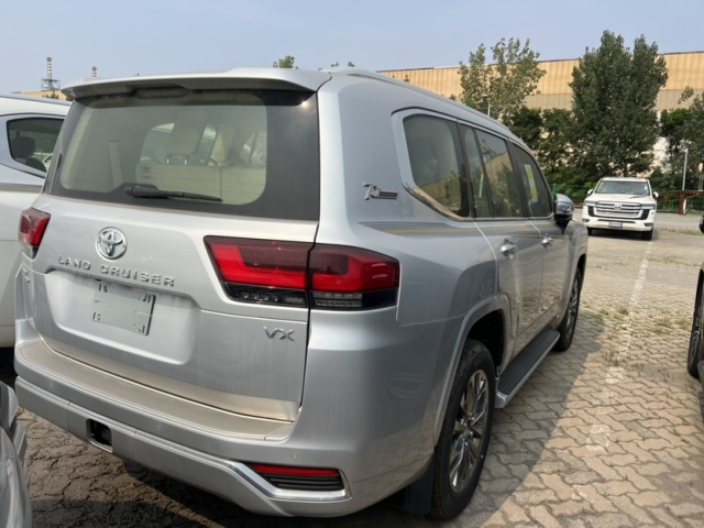 西安丰田酷路泽lc300 3.5tvx三差仅售102万_凤凰网汽车_凤凰网