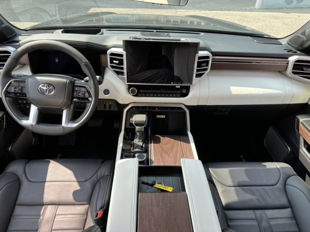 西安丰田红杉23款35t混动顶点版105万